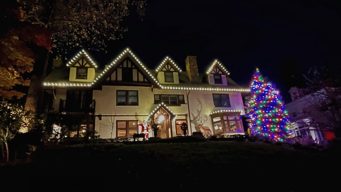 Skip the Ladder: Let Pros Handle Your Christmas Lights